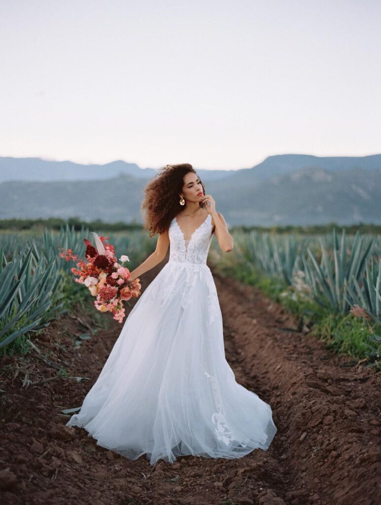 10 Ultimate Destination Wedding Gowns. Desktop Image