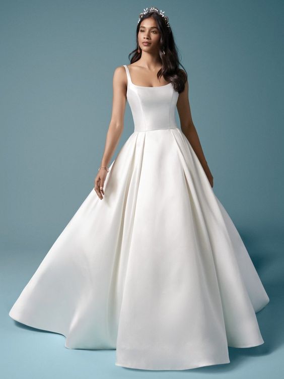 8 Classy &amp; Chic Bridal Gowns Image