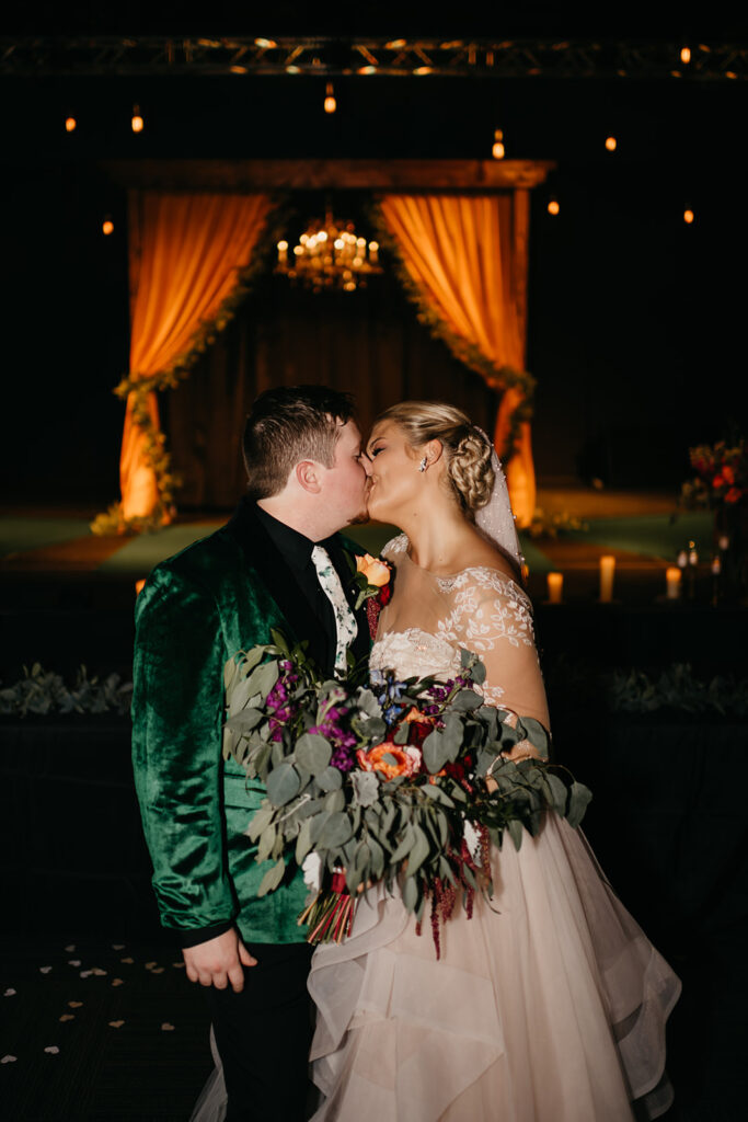 #dgbride: Savannah. Desktop Image