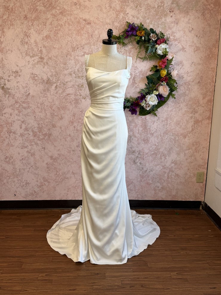 ethereal bridesmaid dress Ethereal Plus Size Lace Wedding Dress with Slit and Train  LA121   Viniodress