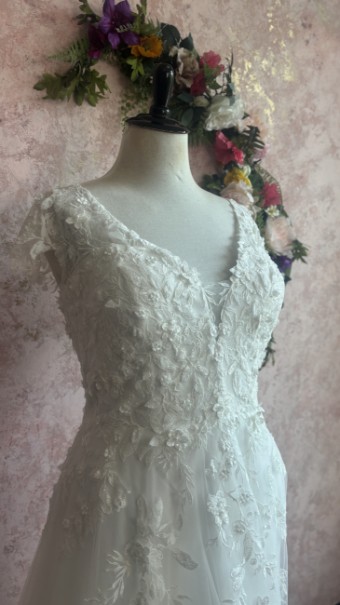 Ethereal bridal Style #Guinevere #1 Ivory thumbnail
