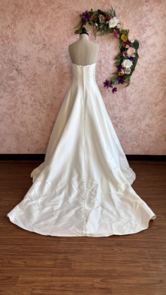 Ethereal bridal Style #Bijou #2 Ivory Stretched Mikado thumbnail