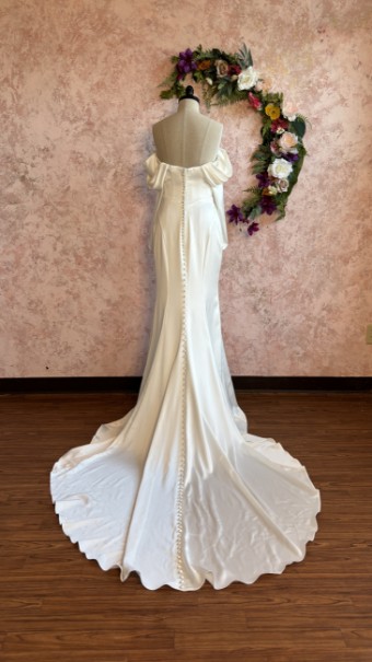 Ethereal bridal Style #Aurelline #2 Ivory Stretched Satin thumbnail