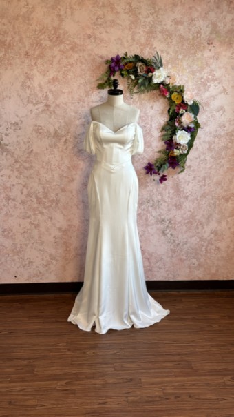 Ethereal bridal Style #Aurelline #4 Ivory Stretched Satin thumbnail