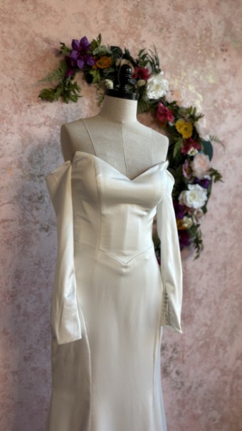 Ethereal bridal Style #Aurelline #9 Ivory Stretched Satin thumbnail