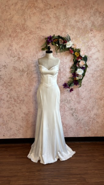 Ethereal bridal Style #Aurelline #11 Ivory Stretched Satin thumbnail