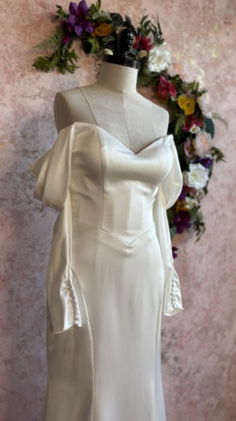 Ethereal bridal Style #Aurelline #1 Ivory Stretched Satin thumbnail