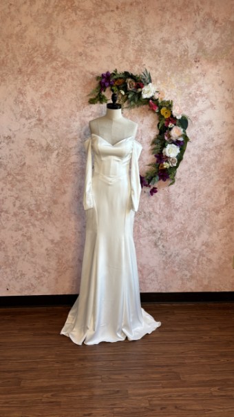 Ethereal bridal Style #Aurelline #8 Ivory Stretched Satin thumbnail