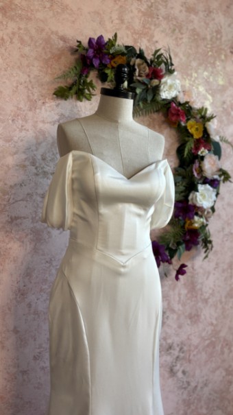 Ethereal bridal Style #Aurelline #5 Ivory Stretched Satin thumbnail