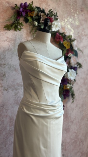 Ethereal bridal Style #Niella #1 Ivory Stretched Satin thumbnail