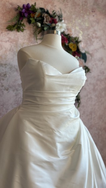 Ethereal bridal Style #Marquise #1 Ivory Stretched Satin thumbnail