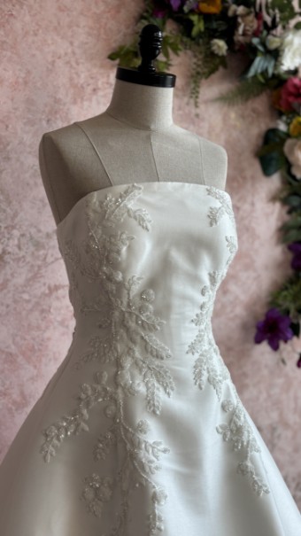 Ethereal bridal Style #Darling #1 Ivory Stretched Mikado thumbnail