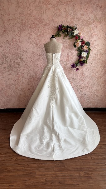 Ethereal bridal Style #Darling #7 Ivory Stretched Mikado thumbnail